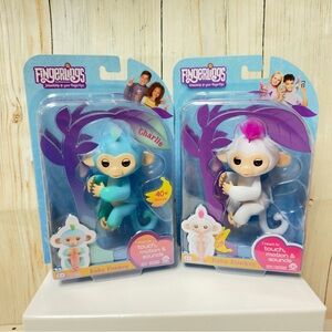 NEW 2 Fingerlings baby monkeys Charlie and Sophia blue white Cute kids gifts
